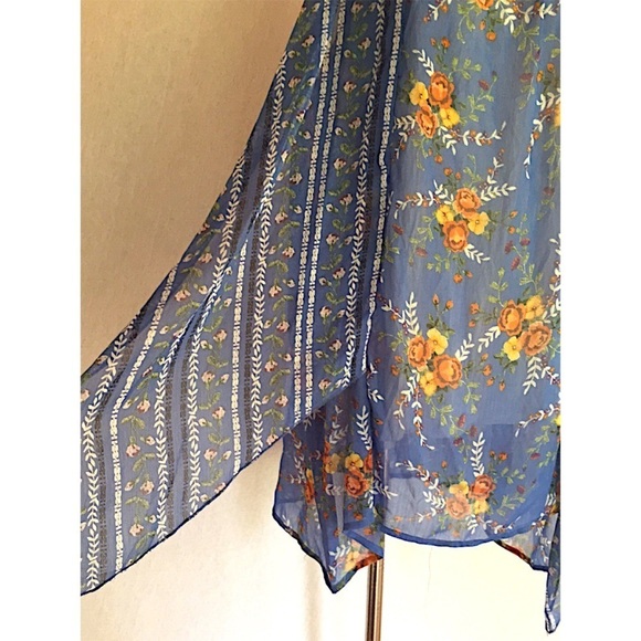 NWT Signature Studio 2-piece floral open look top - Picture 2 of 5